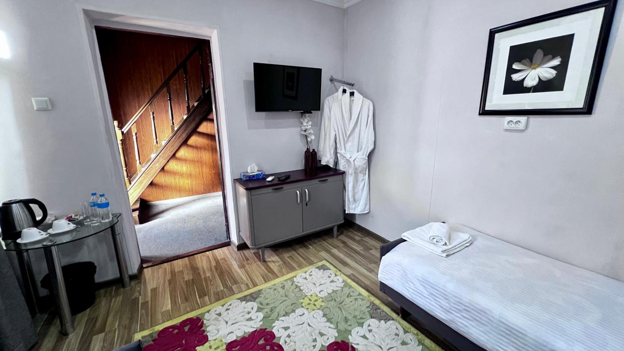 Frodo Hotel Tasjkent Buitenkant foto
